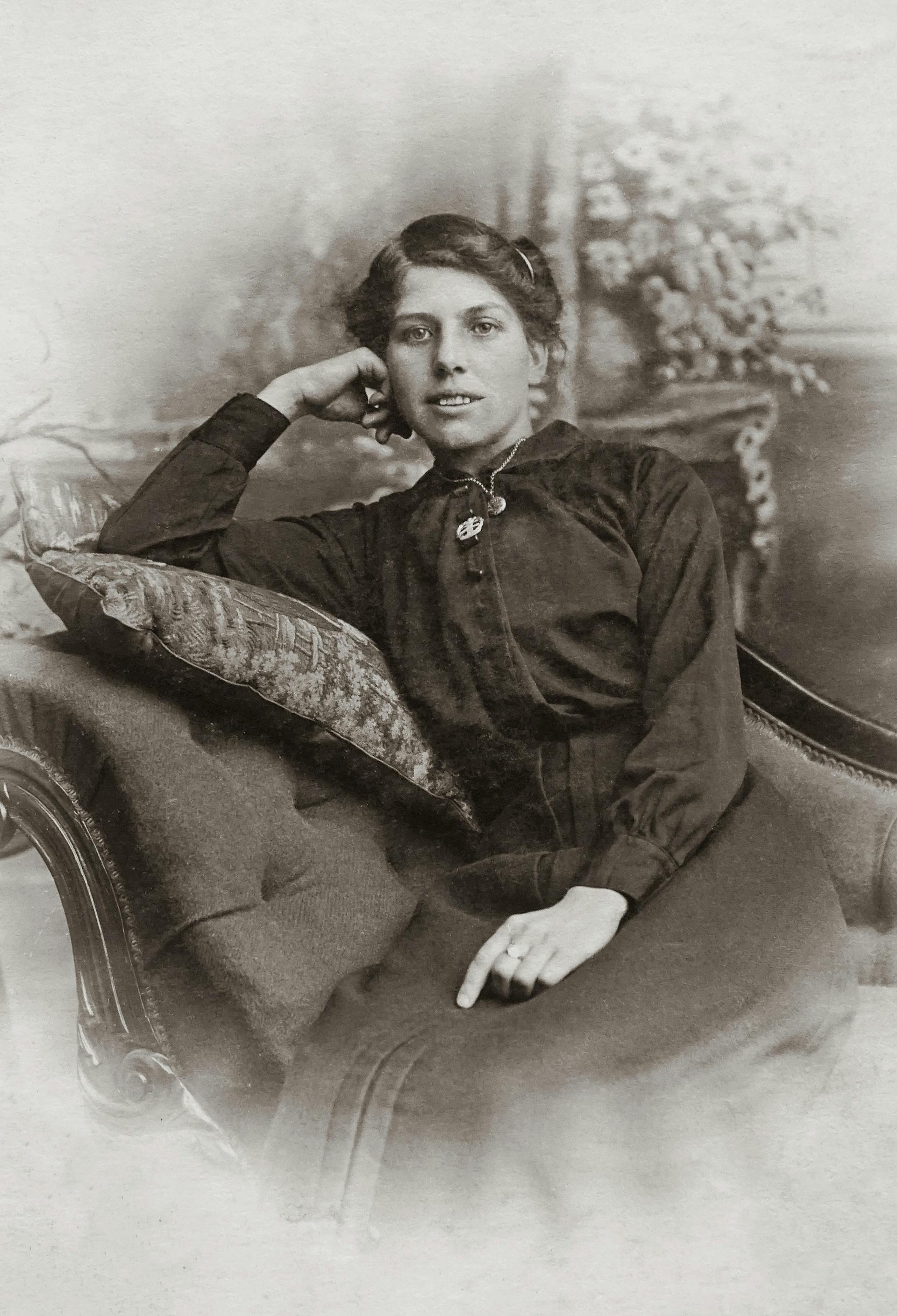 When Were Couches Invented and Why? - Sofa Luz