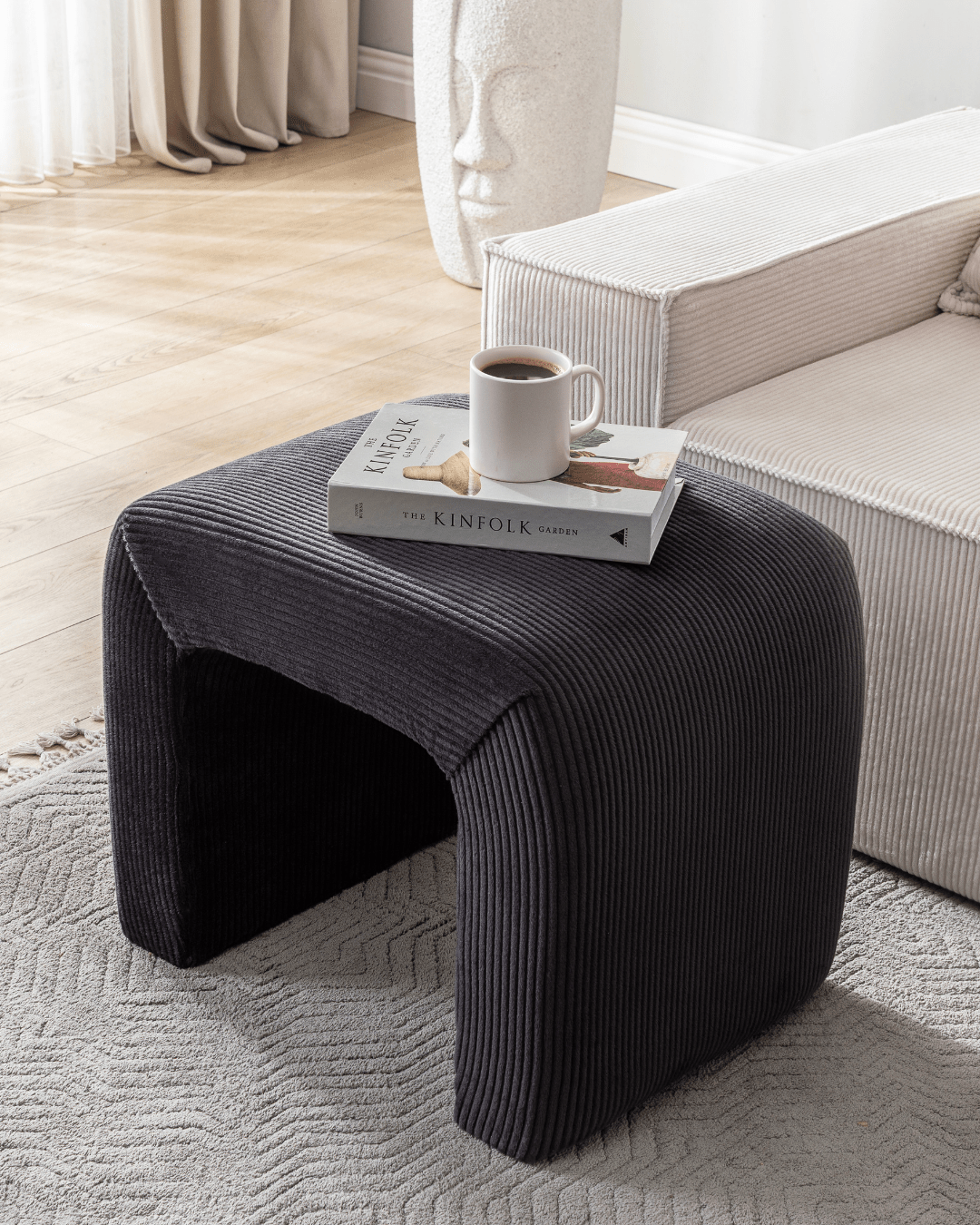 Crafted with corduroy texture, Confex Ottoman Mesa blends softness and structure for balanced interiors.