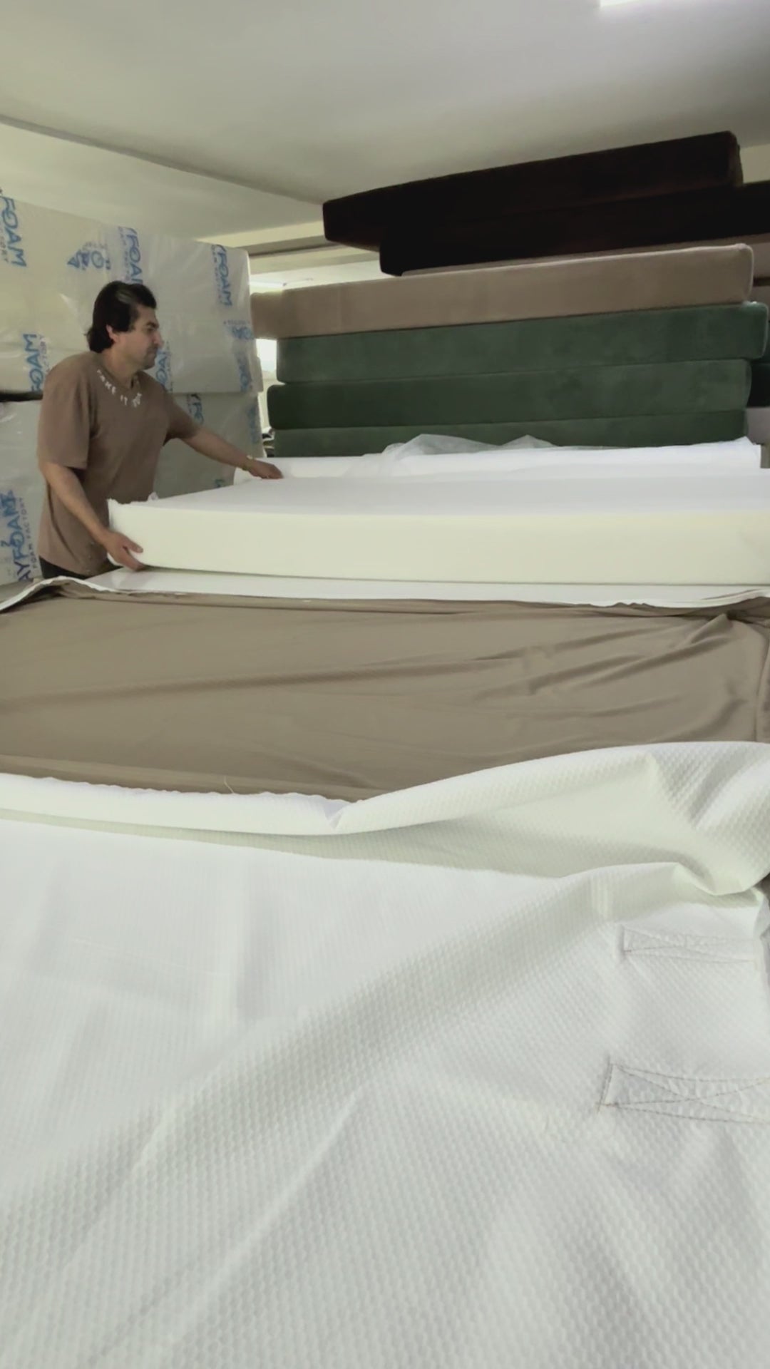 Carica il video: