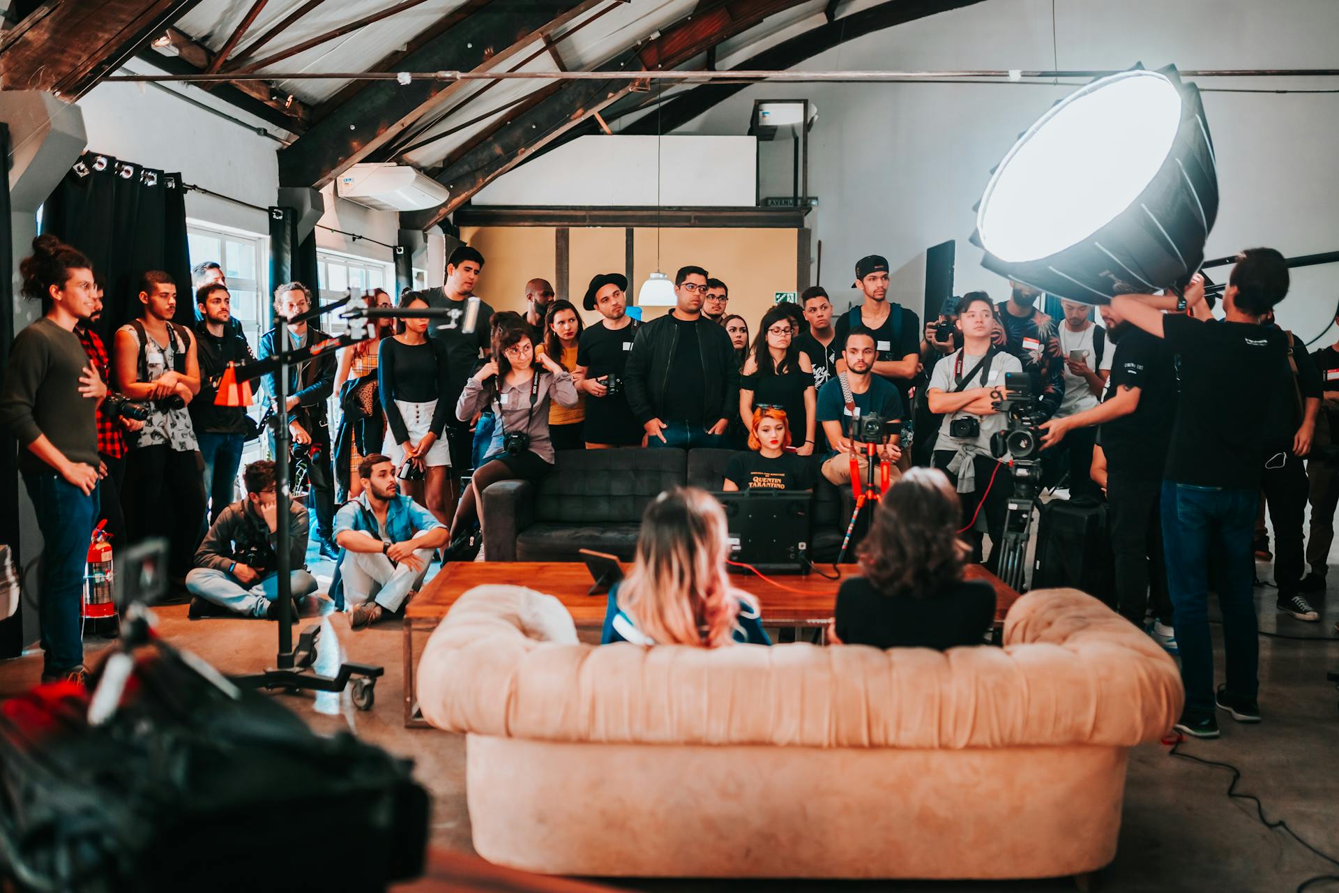 The Art of Sofa Making: A Behind-the-Scenes Look - Sofa Luz