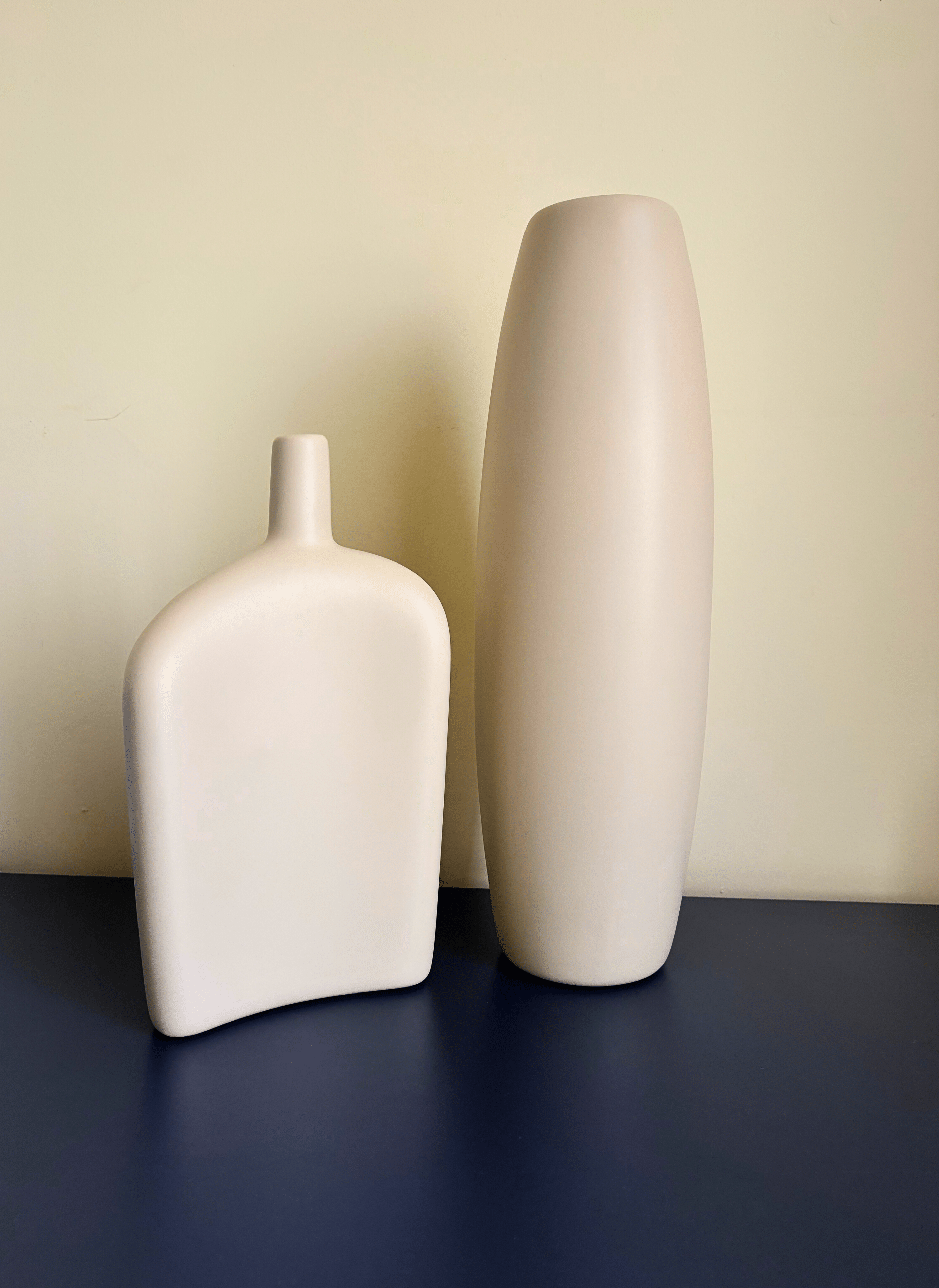 Elegant Home Details collection by Sofa Luz with ceramic vases and modern decorative accents