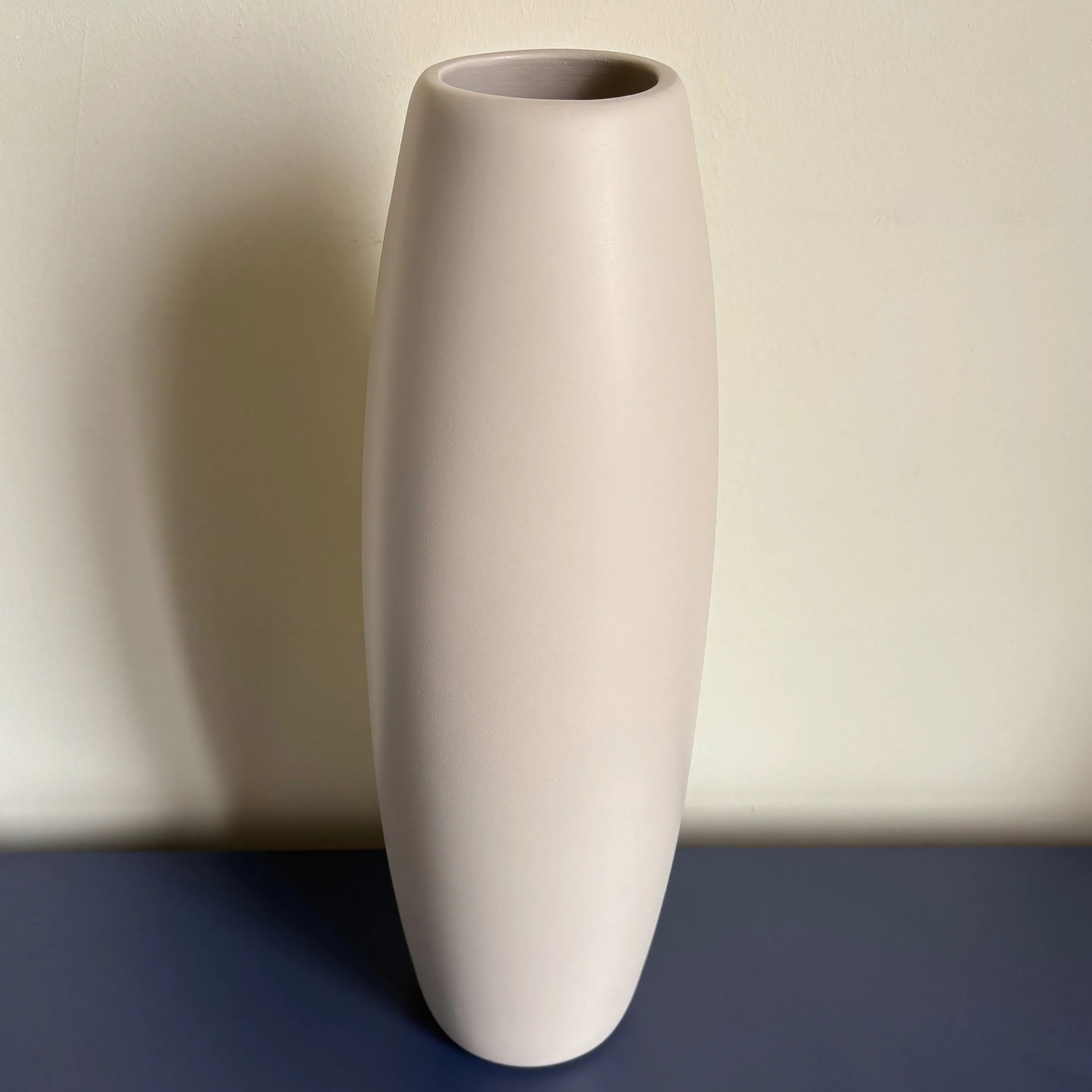 Celora™ – Jarrón de cerámica mate hecho a mano (Beige)