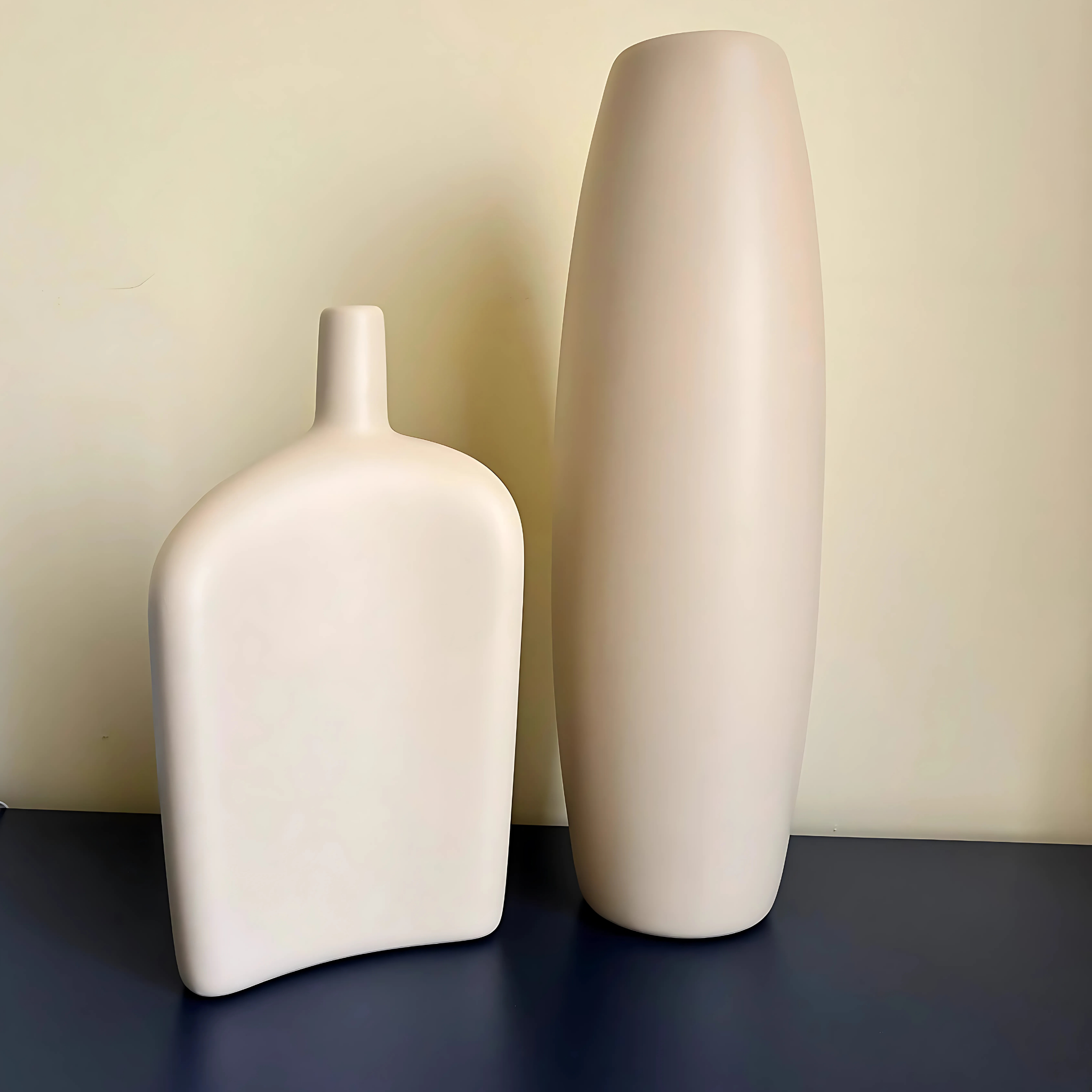 Celora™ – Jarrón de cerámica mate hecho a mano (Beige)